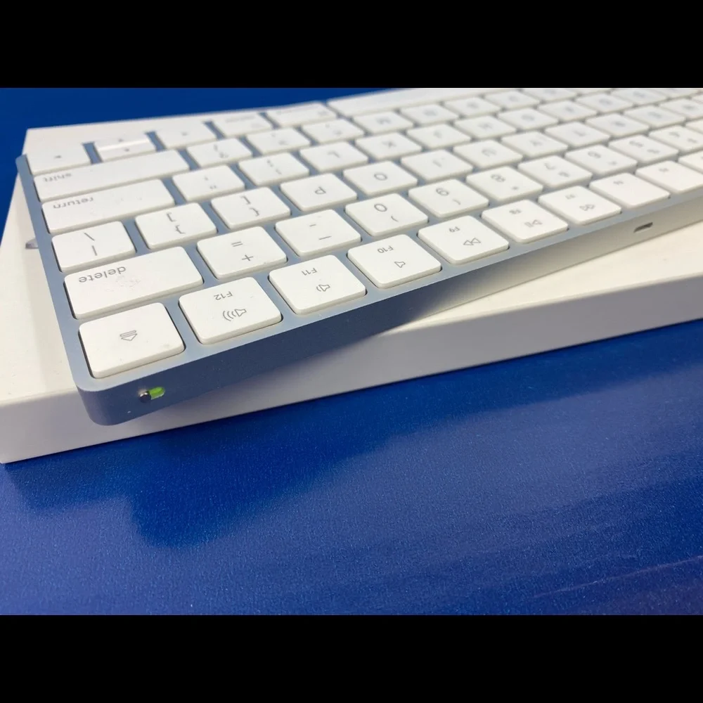 Apple Magic Keyboard - White